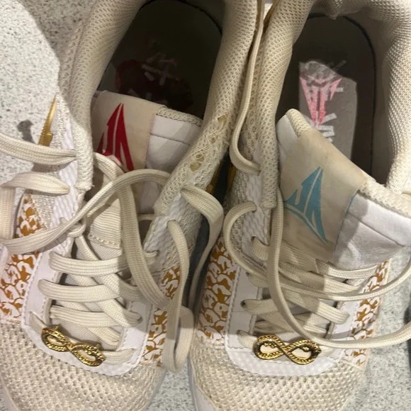 Nike - Picture 3 of 3